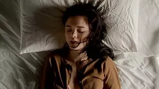 Người phục vụ Pháp dọn dẹp các set hay khong che mớ hỗn độn