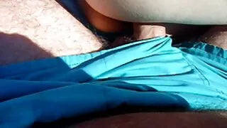 Ba hồ bơi tóc vàng với phi cơ Lily và sec koche Piper Perry